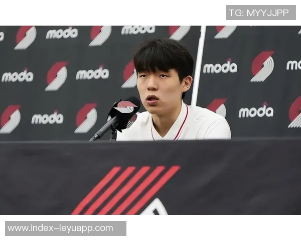 苏群分析曾凡博与杨瀚森的训练环境差异及其对成长的影响