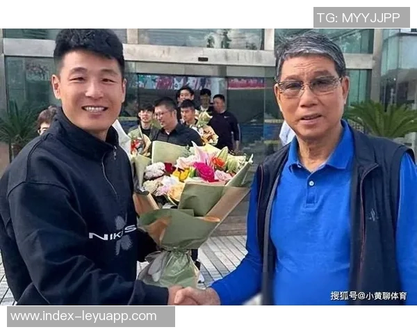 崇明五虎齐聚一堂武磊等人拜访徐根宝共话足球梦想